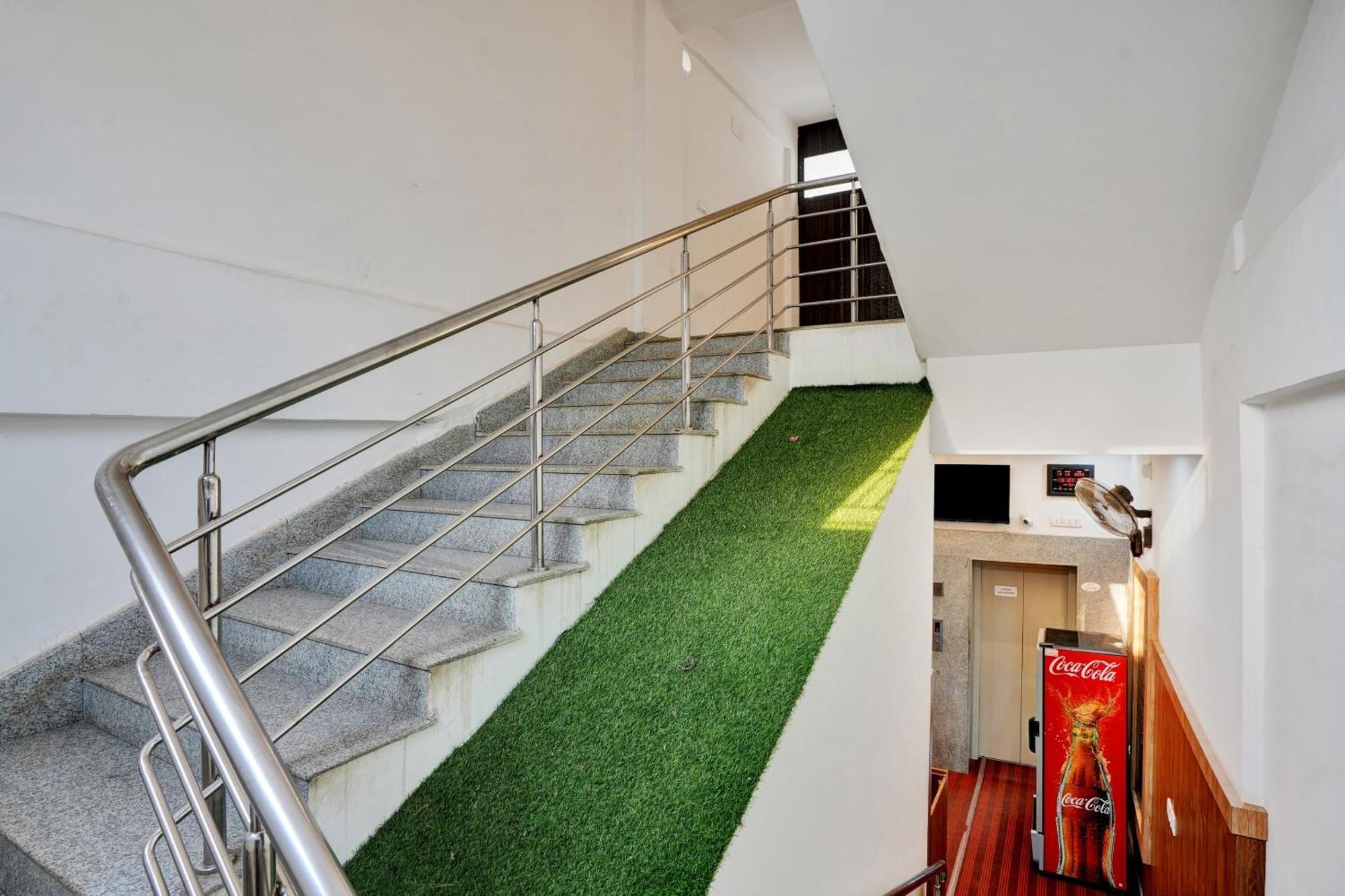 B Six Hotel Bangalore Ngoại thất bức ảnh